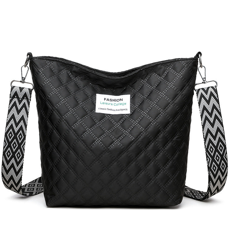 Fashion Quilted Shoulder Diamond Lattice Letter Label Large-capacity Crossbody Bag